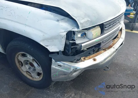 2001 Chevrolet Silverado 1500 Ls z USA, uszkodzony, nr VIN 2GCEC19V311401761